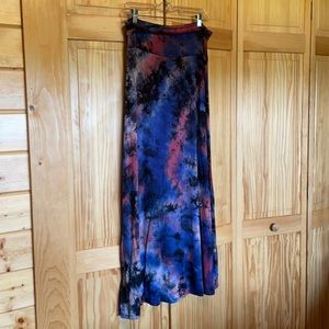 Muted colored maxi knit skirt